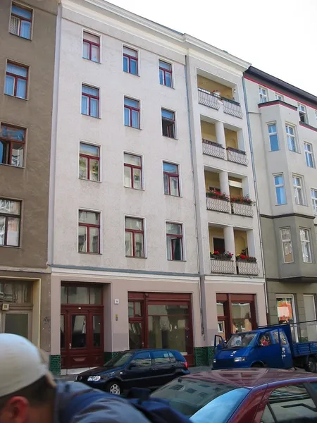 Teil-sanierte Altbau-Wohnung im angesagten Moabit — photo 1